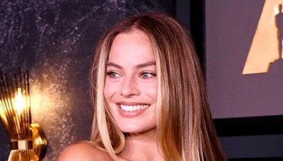 El gesto de Margot Robbie cuando notó que un fan que se le acercó a pedirle un autógrafo tenía problemas de audición