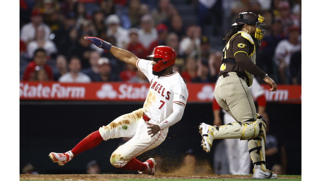 Angels produce in the clutch for a 1-run victory over Padres