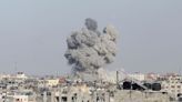 Informan de muerte de al menos 12 palestinos en bombardeos israelíes contra ciudad gazatí de Rafá - La Tercera