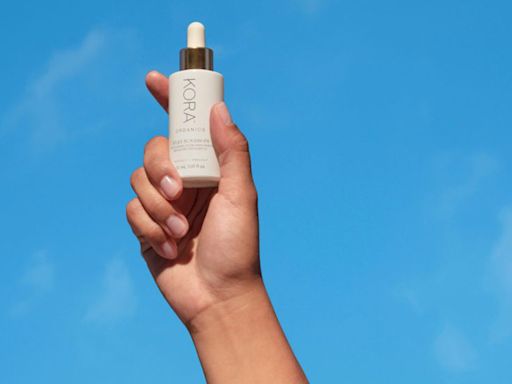 Voici le sérum solaire anti-âge à utiliser cet été selon Miranda Kerr