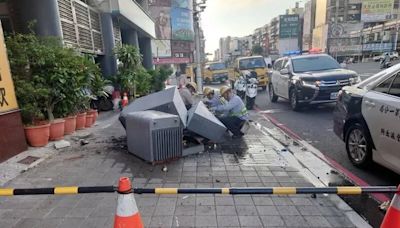 快訊/高雄三民區826戶大停電！ 竟因「路邊變電箱」遭車輛撞上