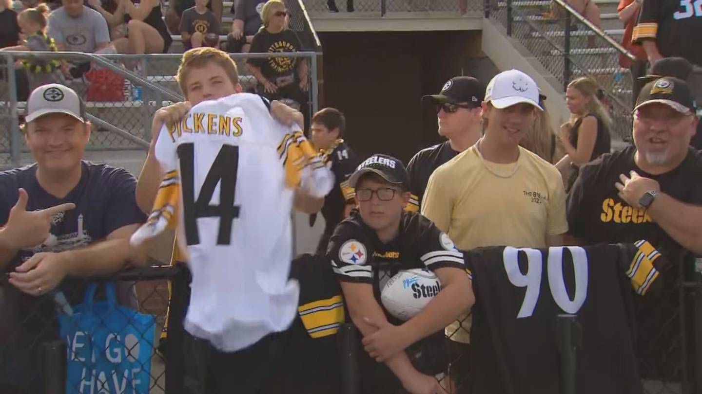 Steelers fans pack Latrobe Memorial Stadium for annual Friday Night Lights practice