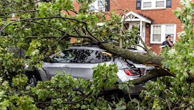 Debby’s aftermath leaves thousands in the dark; threatens more flooding in the Carolinas