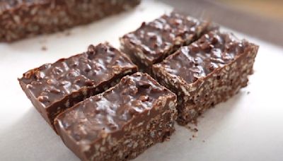 Make Your Own Chocolate Crunch Bars With Just 2 Ingredients