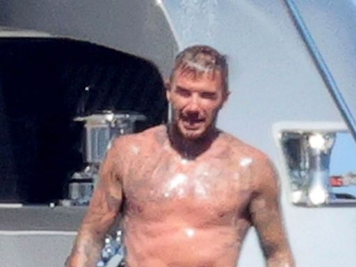 David Beckham curte iate na Sardenha e ostenta tanquinho