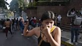 Lágrimas por muerte de manifestantes y temor por el destino de detenidos en Venezuela