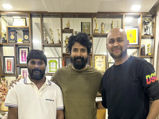 Sivakarthikeyan meets 'Maharaja' director Nithilan Swaminathan! | Tamil Movie News - Times of India