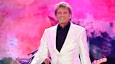 Barry Manilow Back On Stage After Cancelling London Palladium Farewell Show at Last Minute Under ‘Doctor’s Orders’