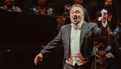 Entre música de Giacomo Puccini y Armando Manzanero, el tenor Ramón Vargas celebró en Bellas Artes