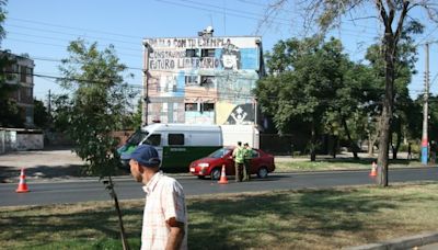 Viaje al centro de Radio Villa Francia: la historia del medio comunitario y por qué se vincula al hallazgo de un arsenal de armas - La Tercera