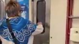 VIDEO: Mujer reclama a conductor por suicidio en Metro Copilco… 'Viejo pen..'