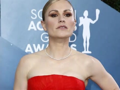 La actriz Anna Paquin reapareció usando un bastón y abordó sus problemas de salud: “No ha sido fácil”