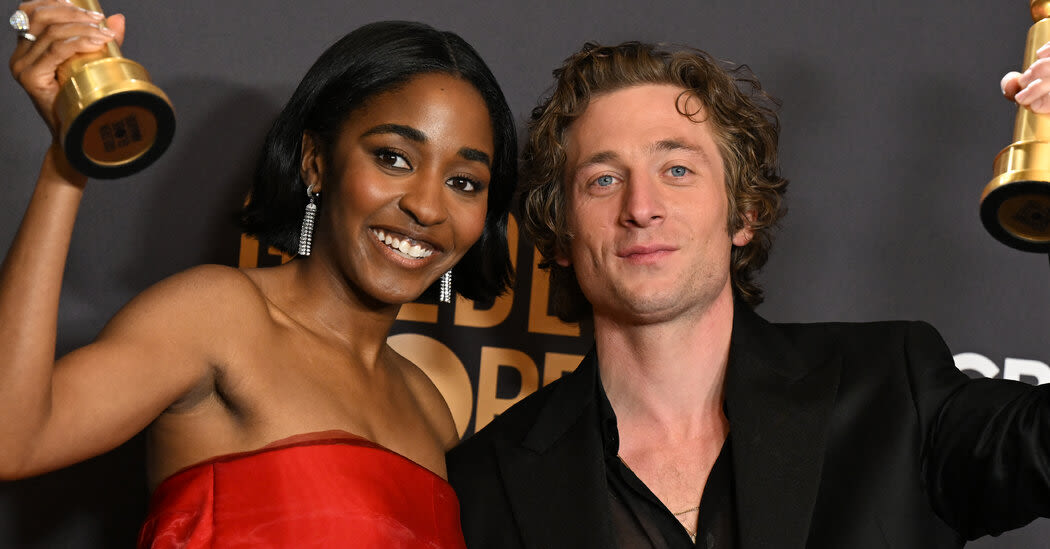Are Ayo Edebiri and Jeremy Allen White Dating?