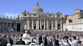 Pope Francis prays for victims of Moscow terrorist attack at Palm Sunday Mass