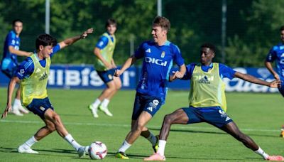 La afición del Real Oviedo, volcada con el equipo de Javi Calleja: una pasión sin vacaciones