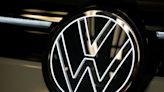 Volkswagen podría cerrar fábrica en Bruselas porque baja demanda por VE afecta a Audi