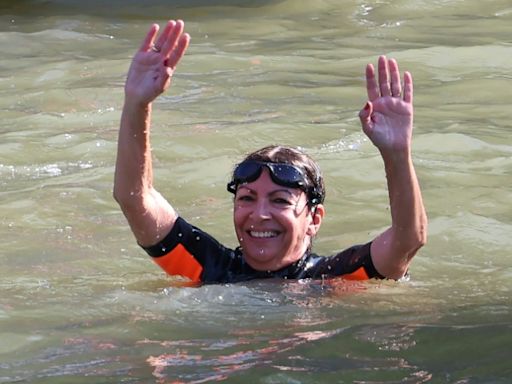 Paris mayor takes pre-Olympics dip to prove Seine clean