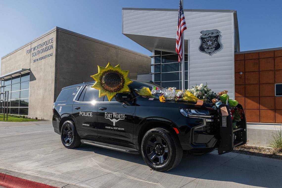 ‘I understand the pain.’ Community honors Fort Worth officer killed working I-35W crash