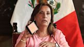 Presidenta de Perú alcanza histórico índice de rechazo en medio de crisis política y escándalo de corrupción - La Tercera