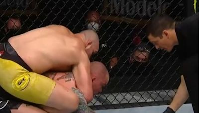 Anthony Smith stopped mid-fight to hand referee his teeth in gruesome UFC moment