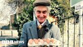 Hundreds of people attend Glastonbury 'Egg Man' funeral