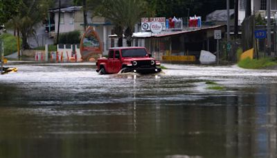 El huracán de categoría 1 Ernesto se fortalece rumbo a las Bermudas