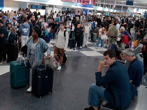 Flights disrupted at O’Hare and Midway airports amid global technology outage