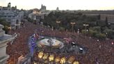 VÍDEO: La selección española se da un multitudinario baño de masas por la cuarta EURO