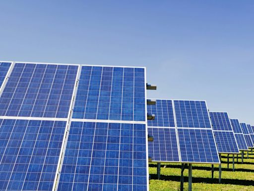 綠色能源轉型：太陽能發電的優勢、產業應用與未來挑戰 | 蕃新聞