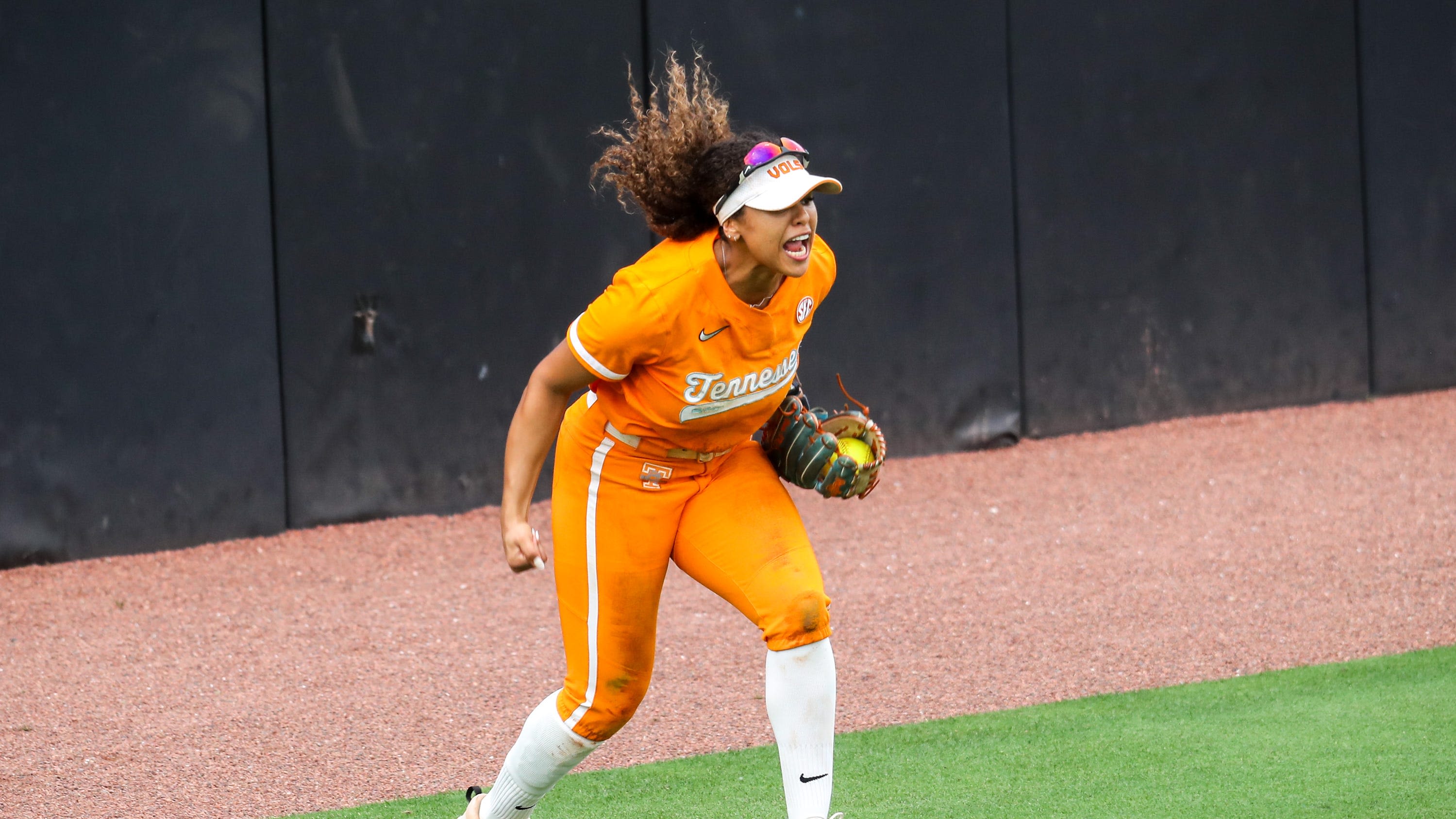 Tennessee softball vs Alabama: Live score updates in Game 2 of NCAA tournament super regional