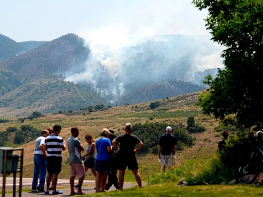 Hundreds of homes evacuated during Quarry Fire near Ken Caryl