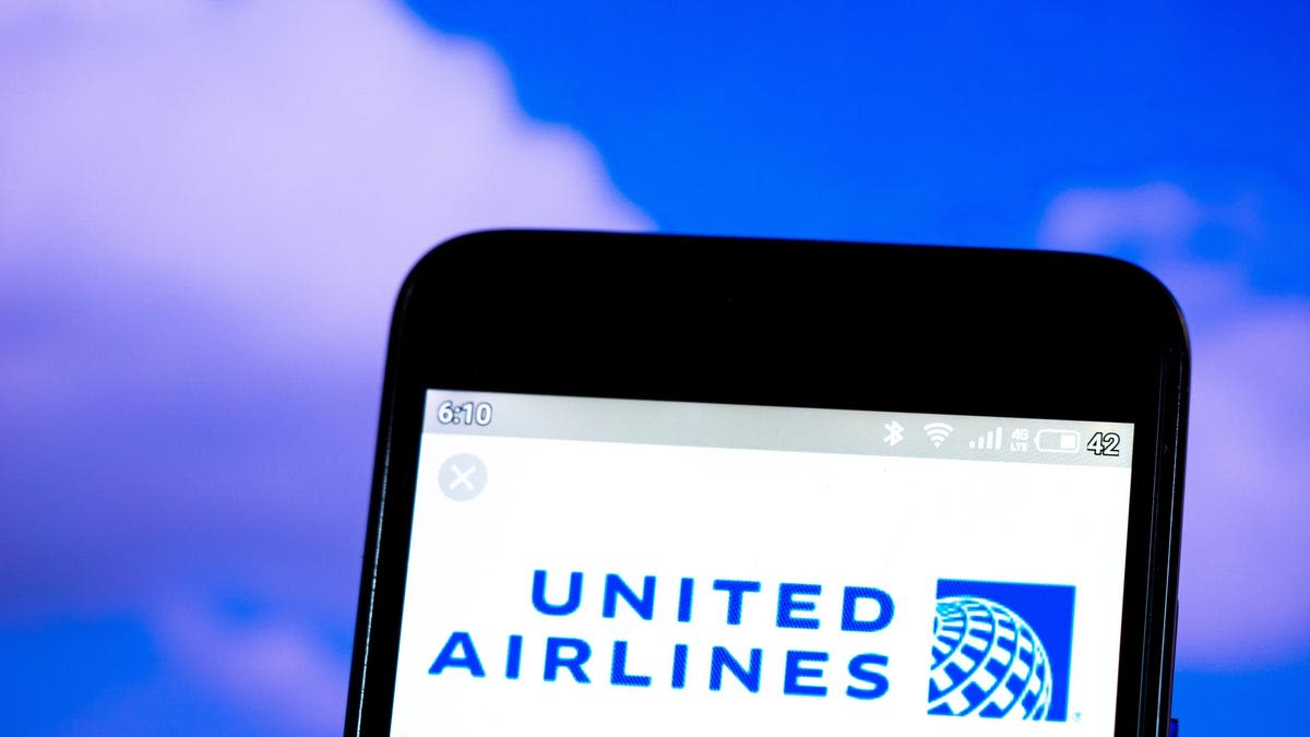 United Airlines will use AI to text you about the weather
