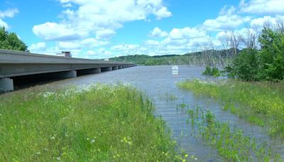 Rising Minnesota River threatens homes, businesses near Shakopee