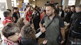 EN IMÁGENES: Así fue el recibimiento al Sporting en el aeropuerto