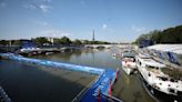 Autoridades olímpicas aplazan pruebas de triatlón masculino por contaminación del río Sena