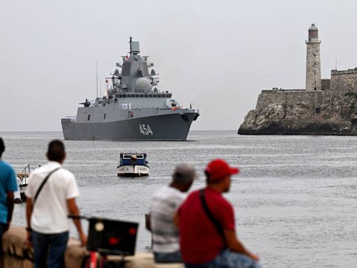 DeSantis culpa a Biden por la presencia de flotilla rusa frente a la costa de la Florida