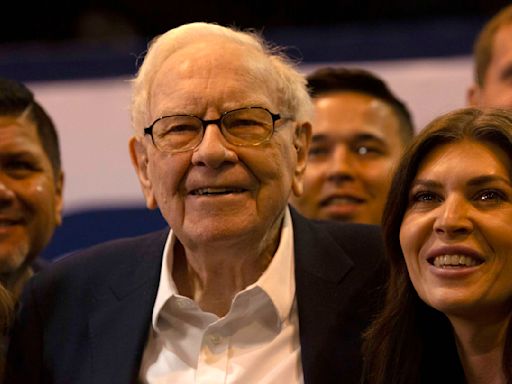 Warren Buffett mulls over his own mortality at this year's Berkshire Hathaway annual meeting