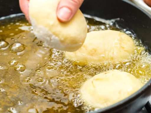 Can coconut oil be used for deep frying? Here's what experts say - Times of India