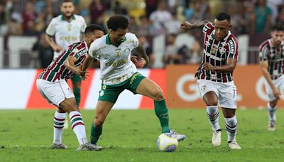 Análise | Palmeiras é derrotado no apagar das luzes em jogo brigado com o Fluminense no Maracanã