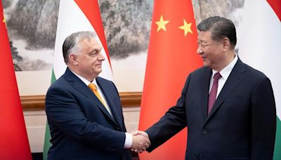 Orban trifft Xi in Peking - Bundesregierung geht auf Distanz