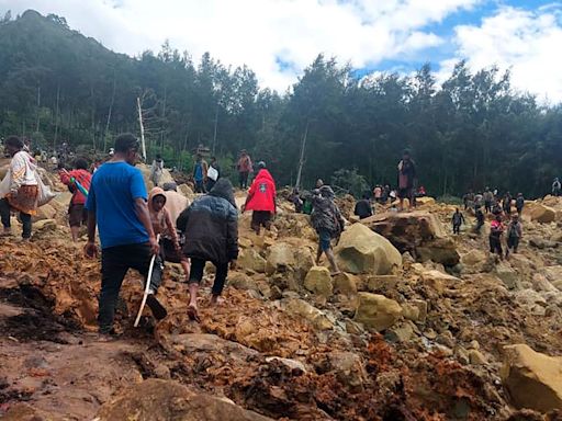 More than 300 still buried under Papua New Guinea landslide
