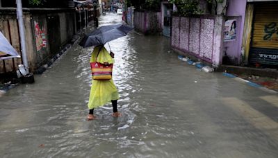 Más de 20 muertos y varios atrapados tras un derrumbe e intensas lluvias en la India