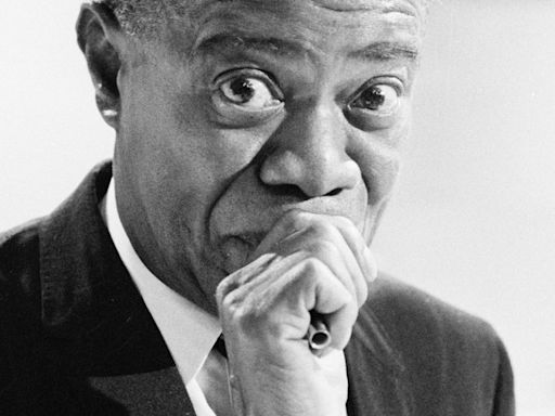 Video: Watch Louis Armstrong Sing 5x Platinum Recording of 'What A Wonderful World'