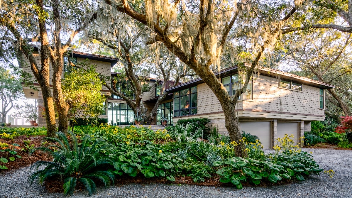 This Modernist South Carolina Home Was Designed Around Specimen Oak Trees. It Can Be Yours for $11 Million.