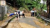 大圍下城門路山泥傾瀉堵路 波及多車村民徒步出入