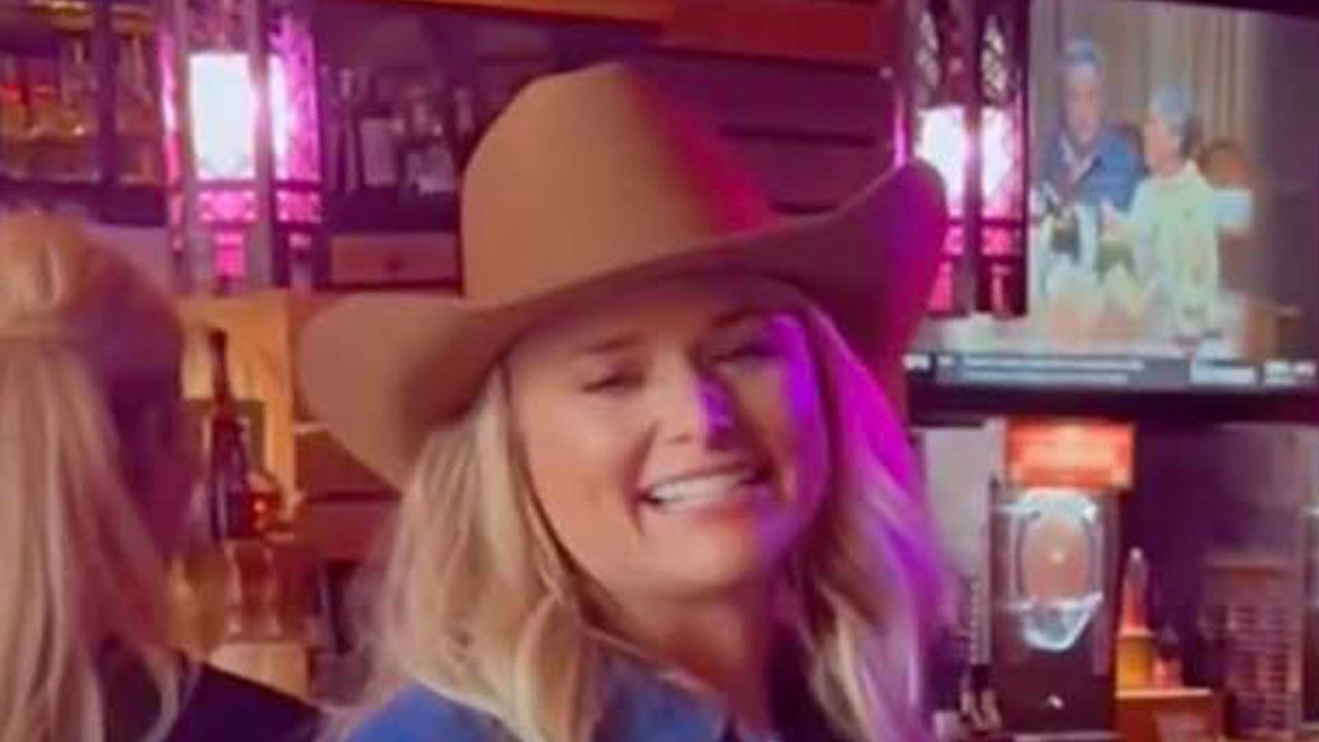 Miranda Lambert dances at same bar husband drinks to ‘escape country life’