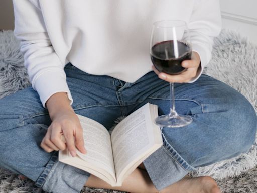How to Start a Book Club, According to a Best-Selling Author