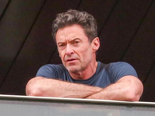 Hugh Jackman aproveita o domingo em hotel no Rio de Janeiro