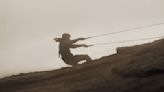《沙丘 2》首支預告片上線，主角 Paul 第一次騎上了沙蟲