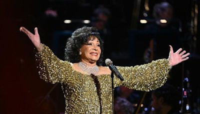 Dame Shirley Bassey to auction £600k of jewellery